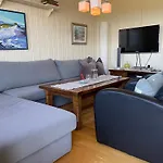 Family-friendly Retreat With Fireplace And Balcony *