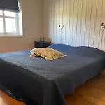 Family-friendly Retreat With Fireplace And Balcony Apartment