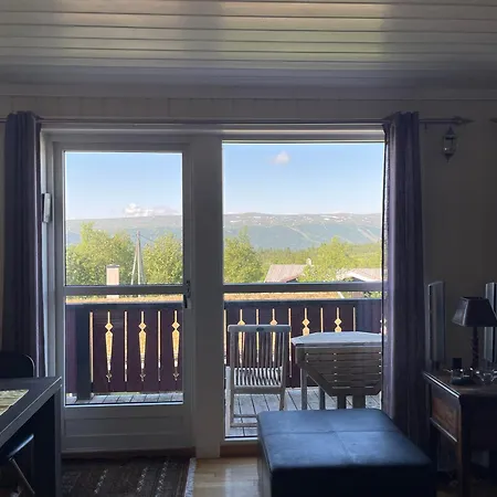 Family-friendly Retreat With Fireplace And Balcony