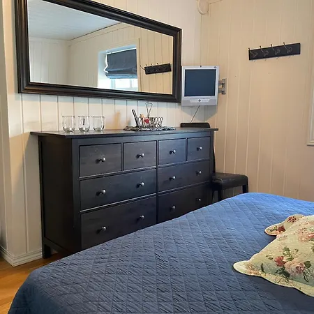 Family-friendly Retreat With Fireplace And Balcony