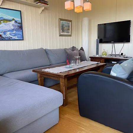 Family-friendly Retreat With Fireplace And Balcony *