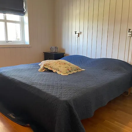Family-friendly Retreat With Fireplace And Balcony Apartment