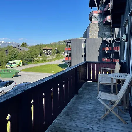 Family-friendly Retreat With Fireplace And Balcony Beitostolen