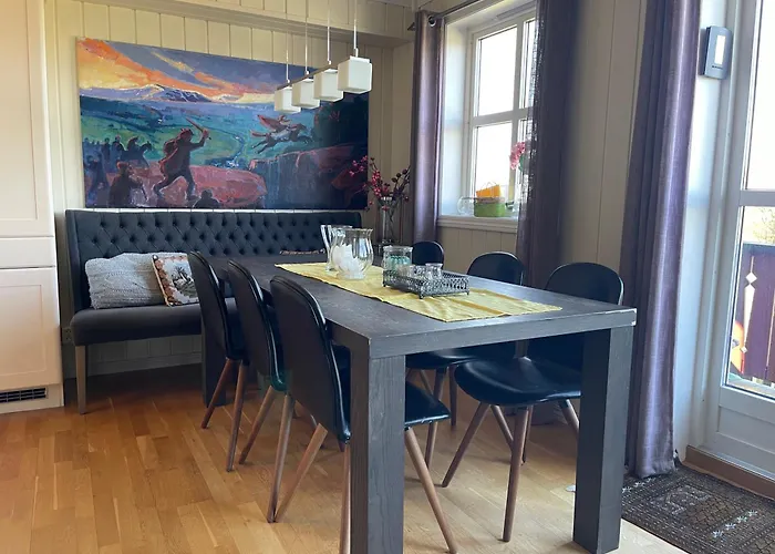 Family-friendly Retreat With Fireplace And Balcony Lägenhet