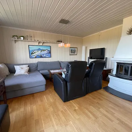 Family-friendly Retreat With Fireplace And Balcony *