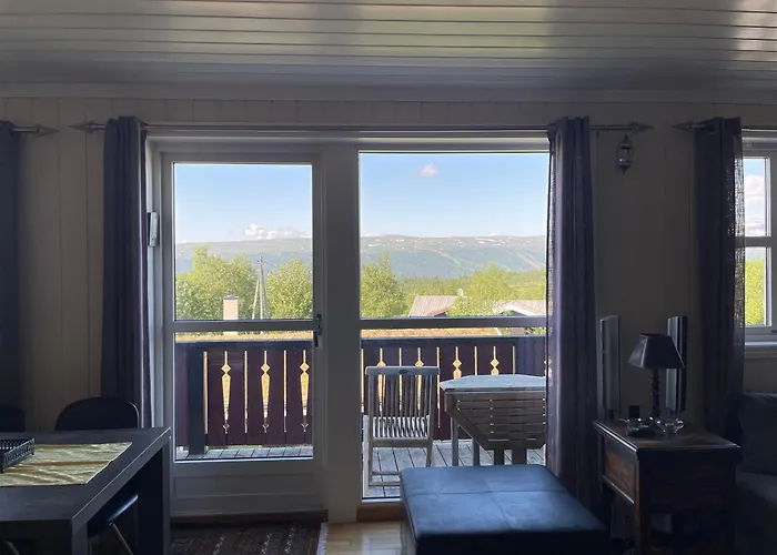 Family-friendly Retreat With Fireplace And Balcony