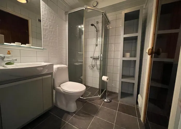 Family-friendly Retreat With Fireplace And Balcony