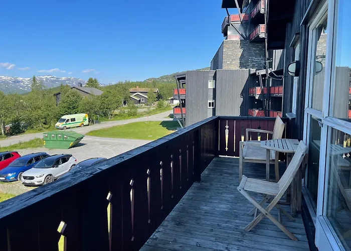 Family-friendly Retreat With Fireplace And Balcony Beitostolen