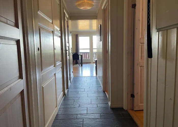 Apartment Family-friendly Retreat With Fireplace And Balcony